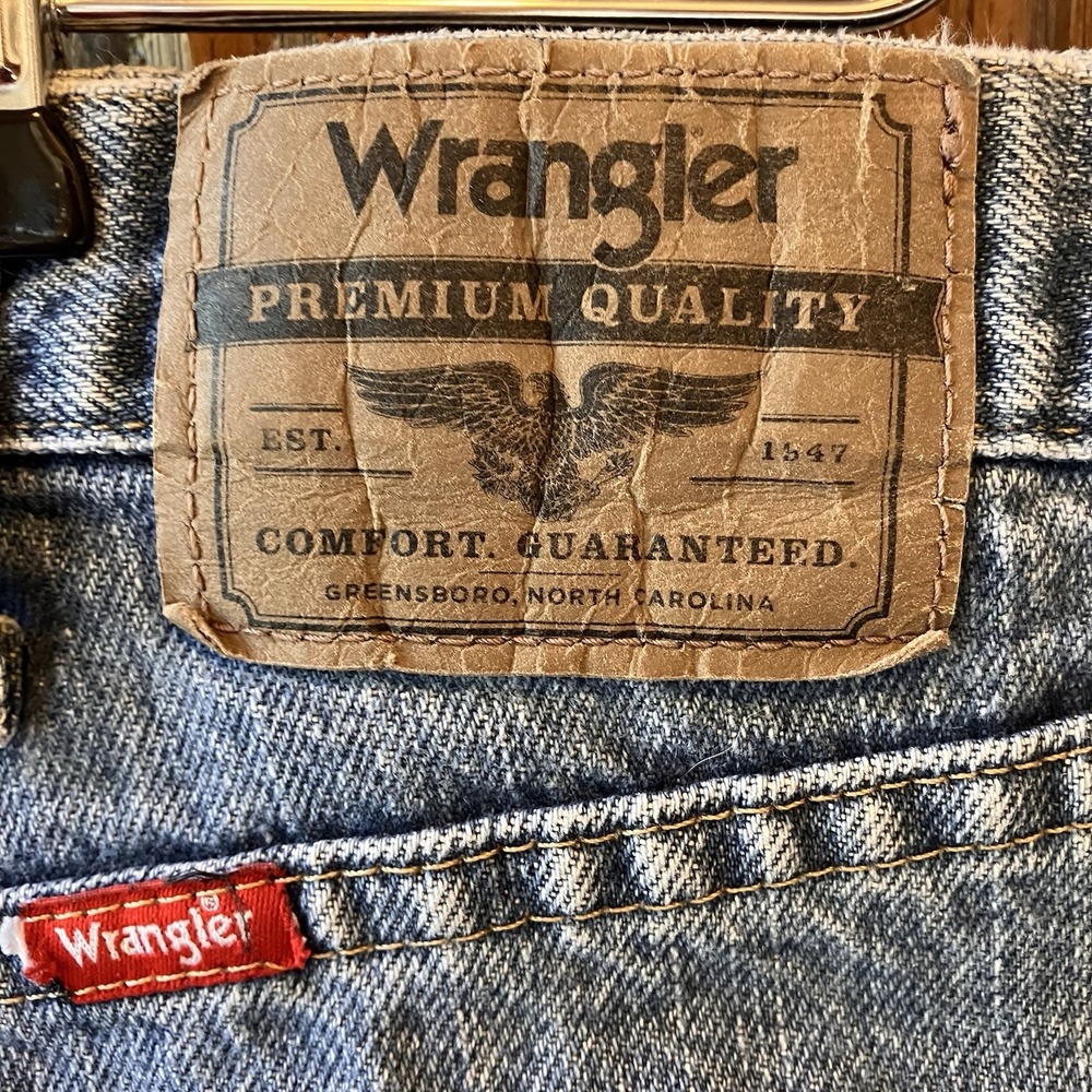 Wrangler Jeans‎ Men's Size 35x34 Regular Fit Straight Leg Light Wash 96501DS - Picture 7 of 14